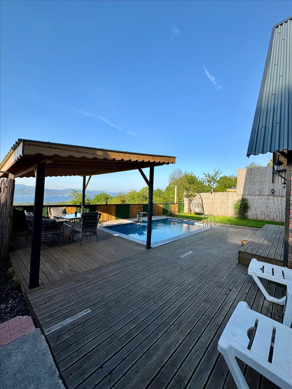 listing card gallery