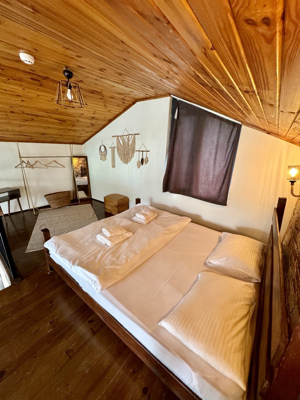 listing card gallery