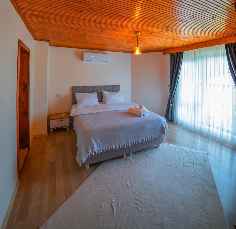 listing card gallery