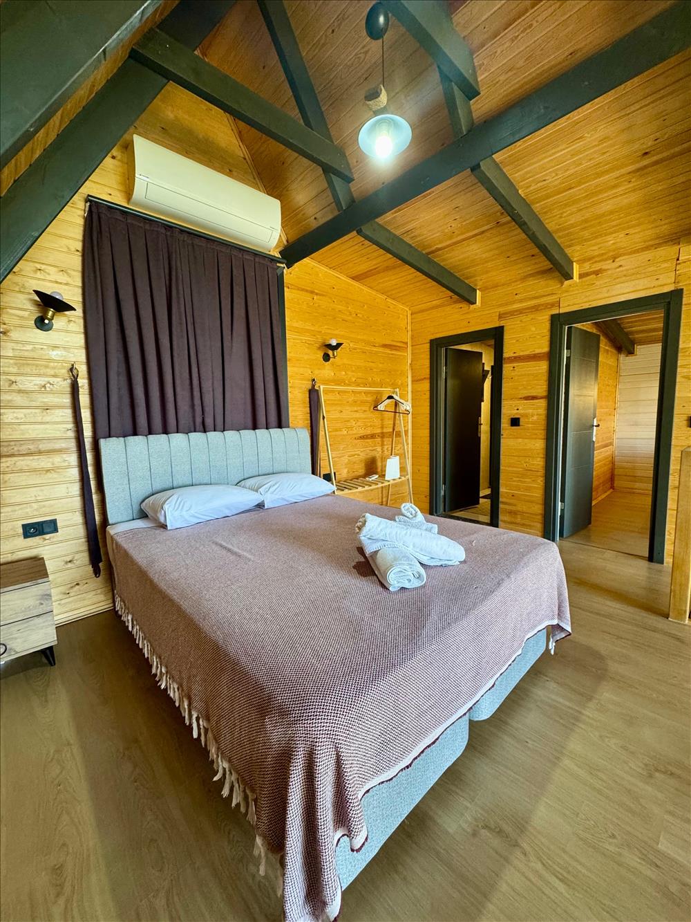 listing card gallery