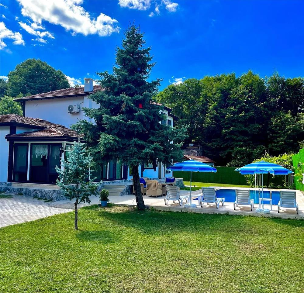 listing card gallery