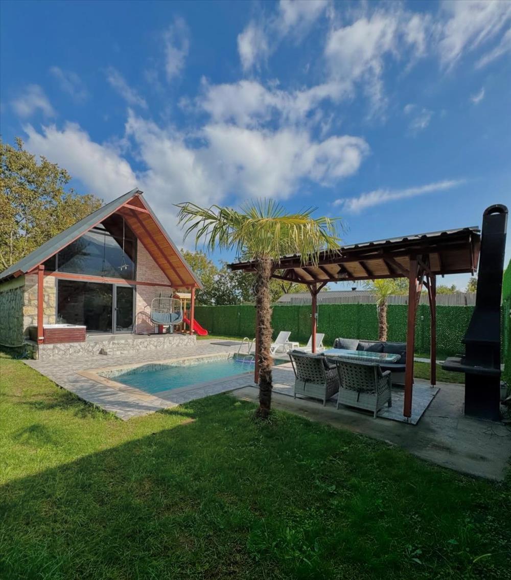 listing card gallery