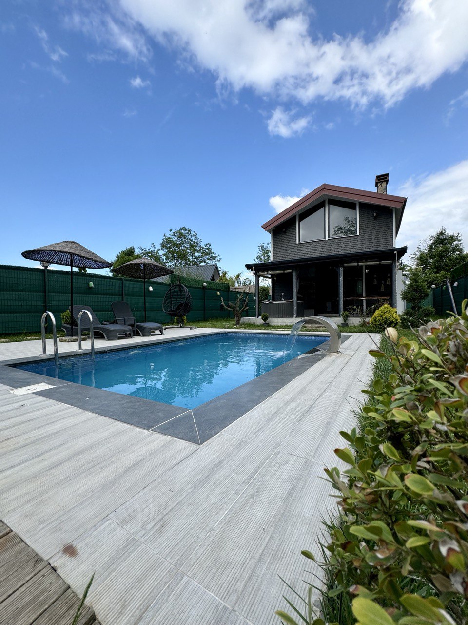 listing card gallery