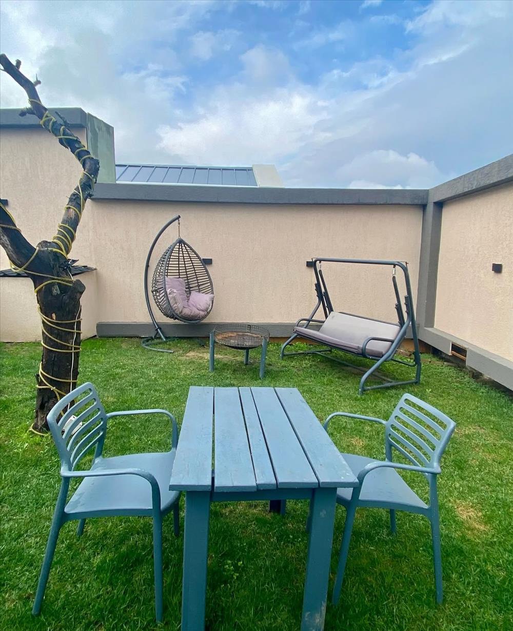 listing card gallery