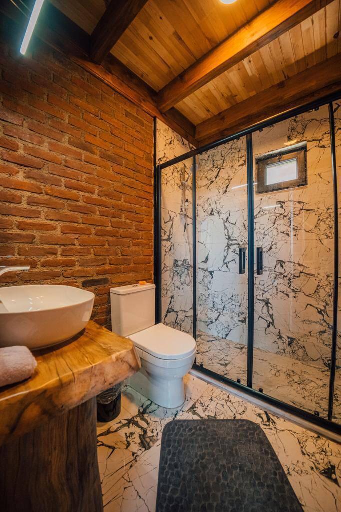 listing card gallery