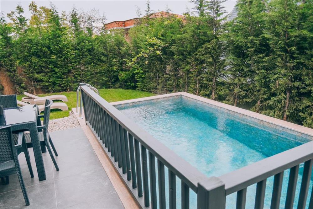 listing card gallery