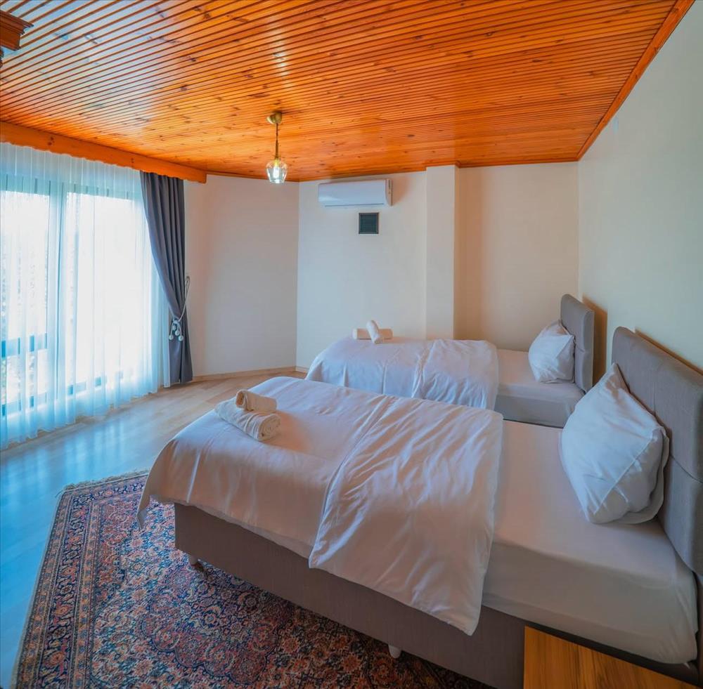 listing card gallery