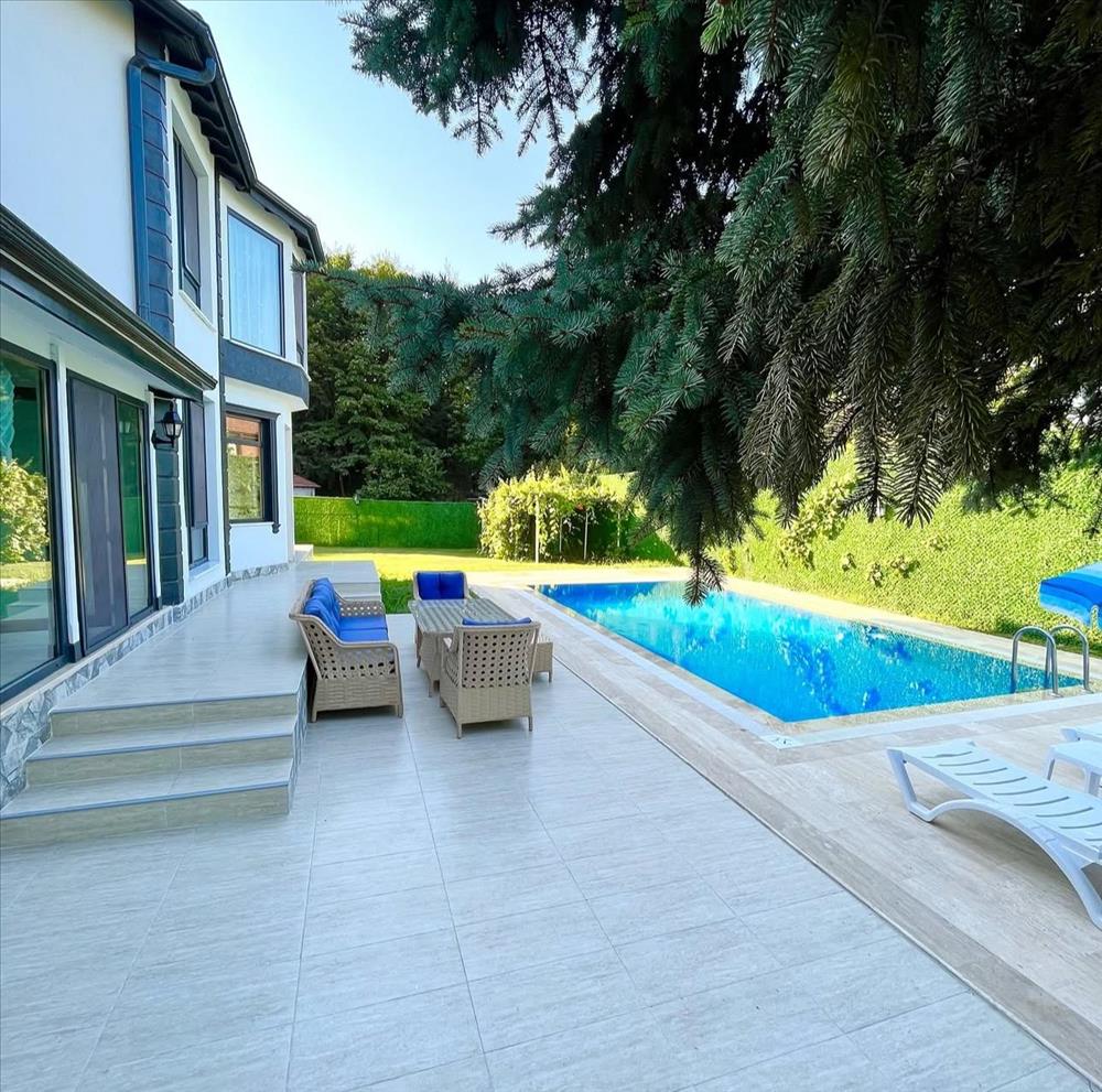 listing card gallery