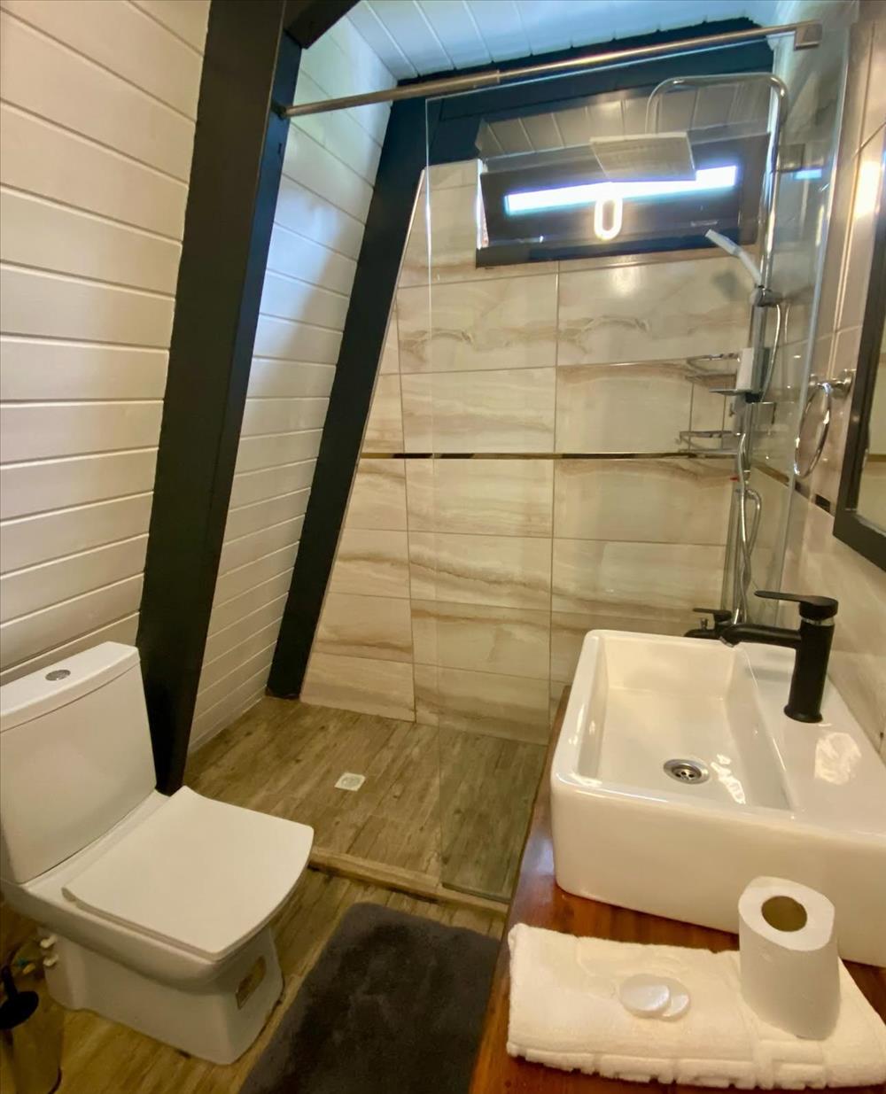 listing card gallery