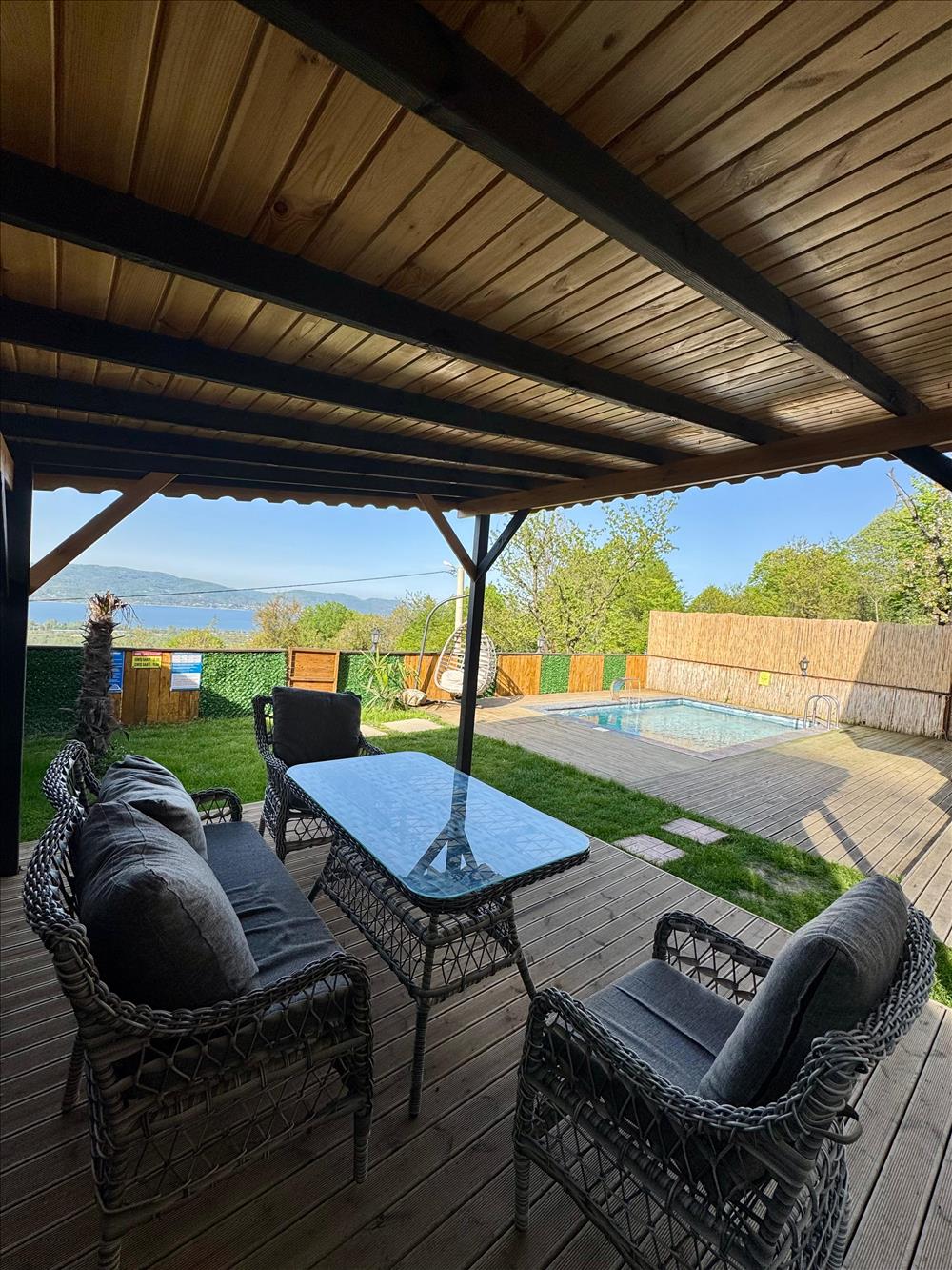 listing card gallery