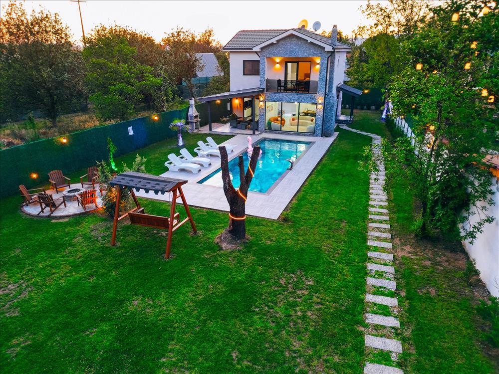 listing card gallery