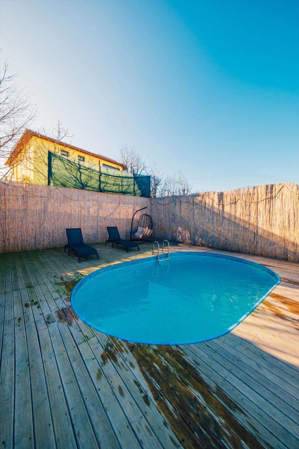 listing card gallery