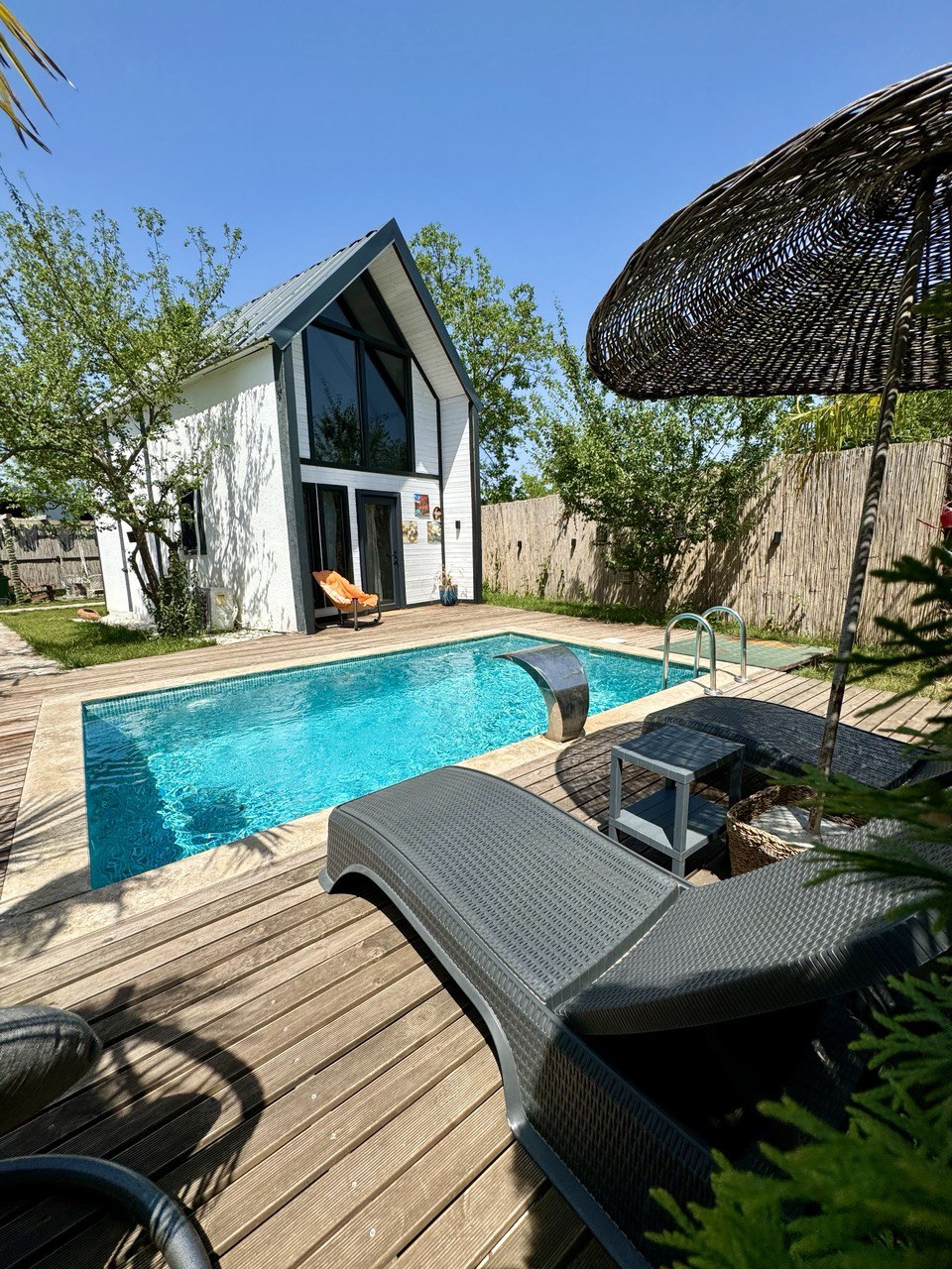 listing card gallery