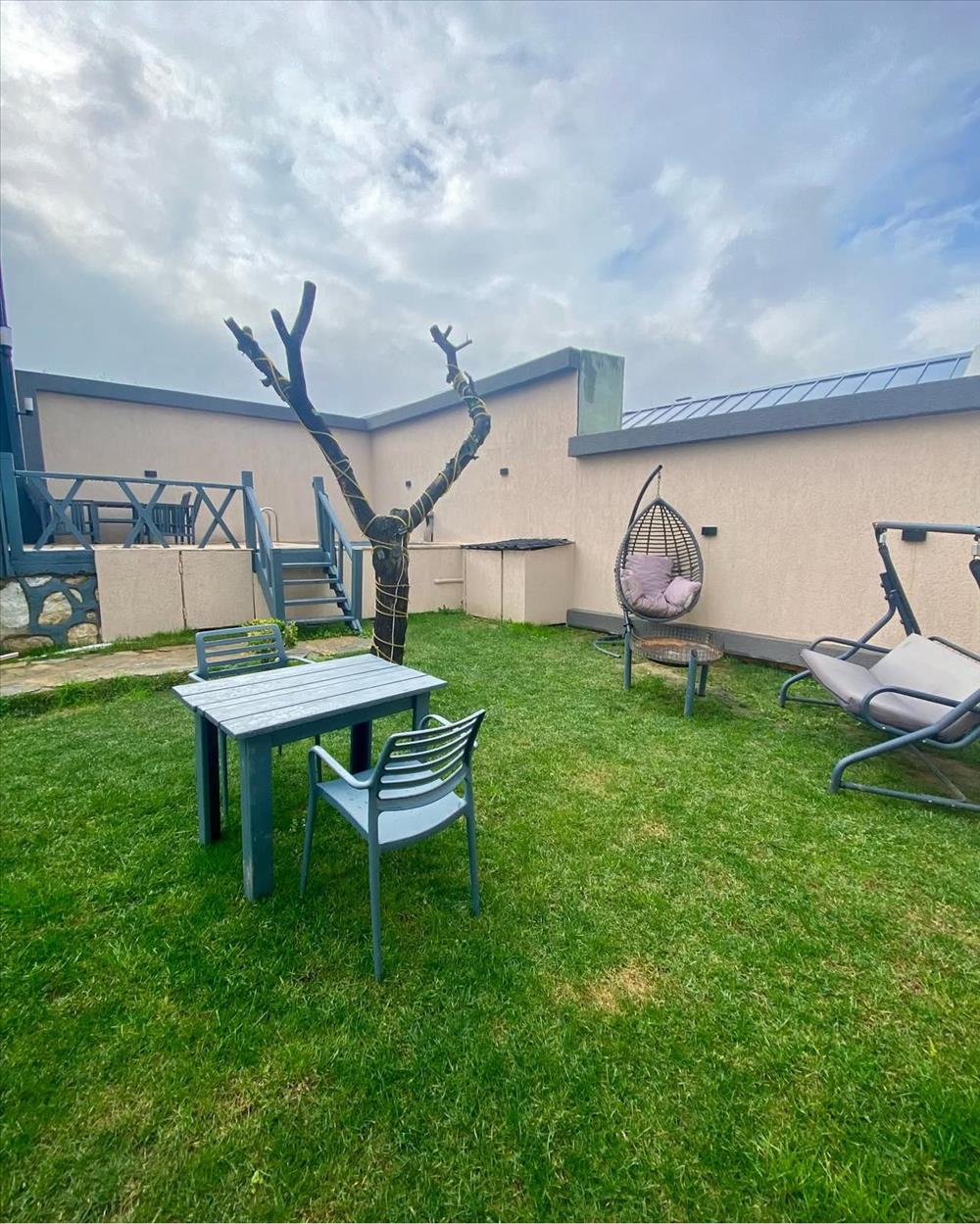 listing card gallery