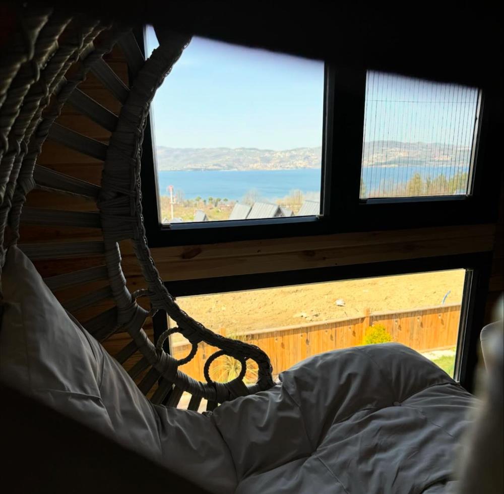 listing card gallery