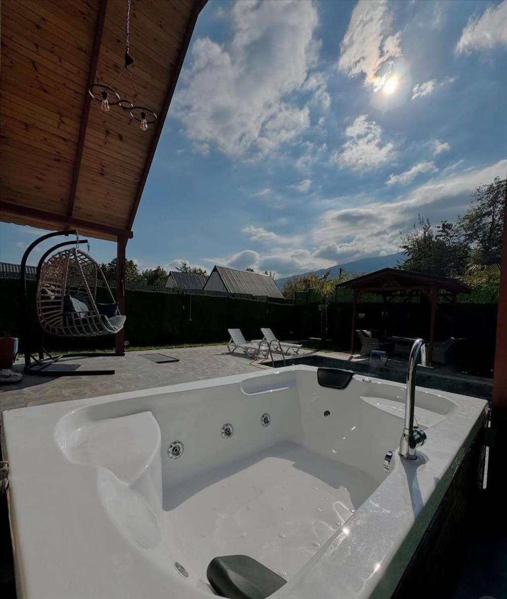 listing card gallery