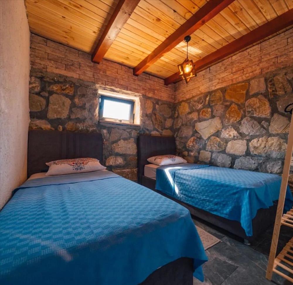 listing card gallery