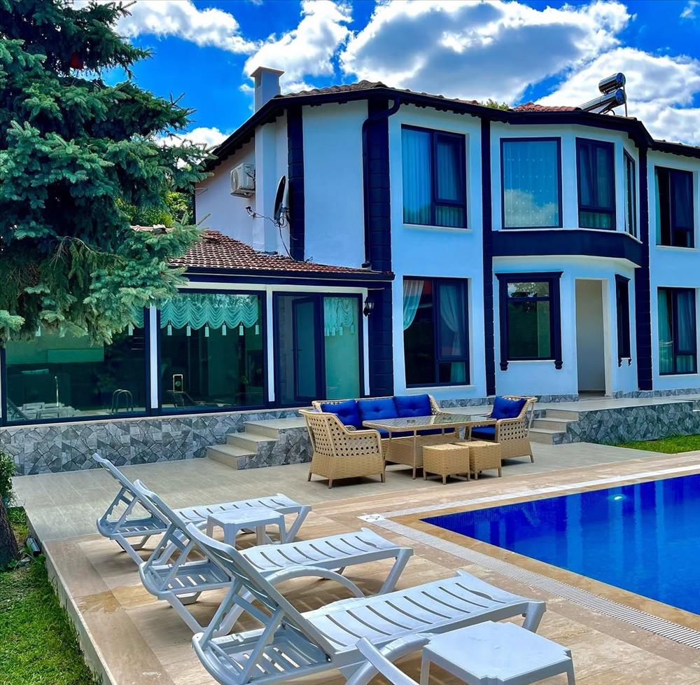 listing card gallery