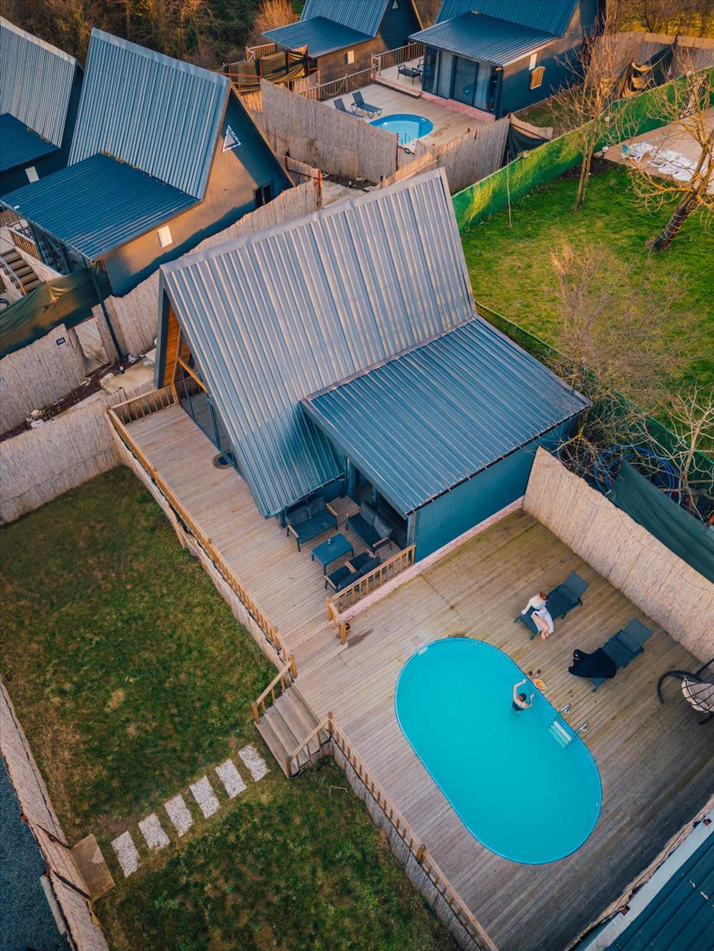 listing card gallery