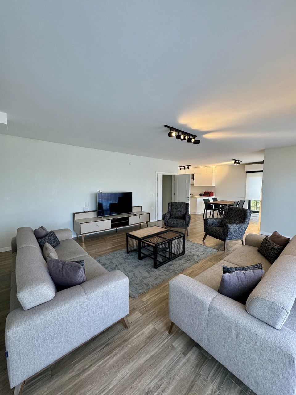 listing card gallery