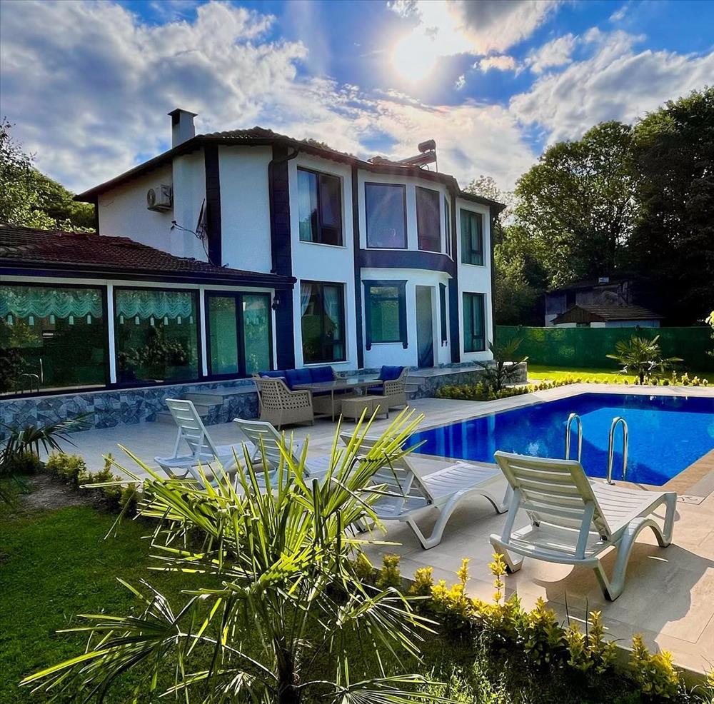 listing card gallery