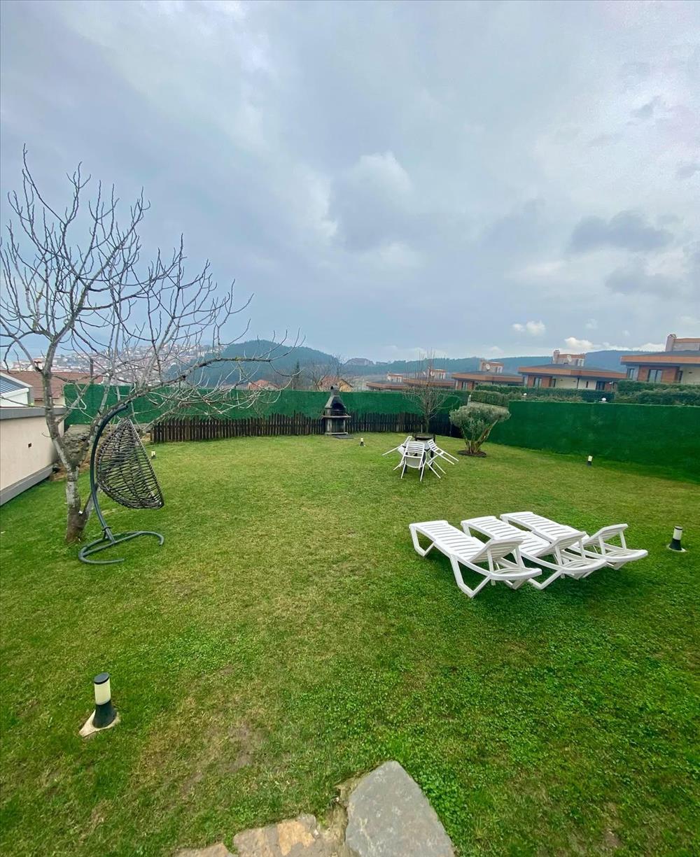 listing card gallery