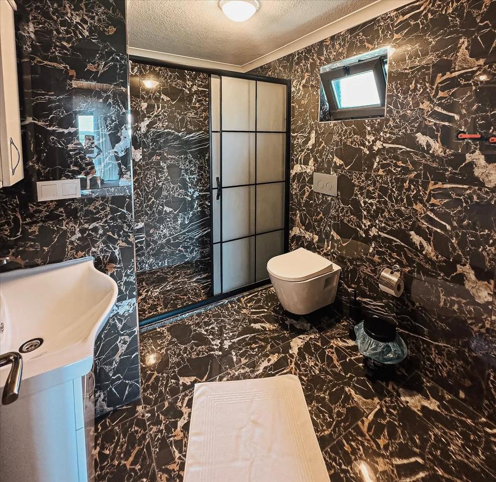 listing card gallery