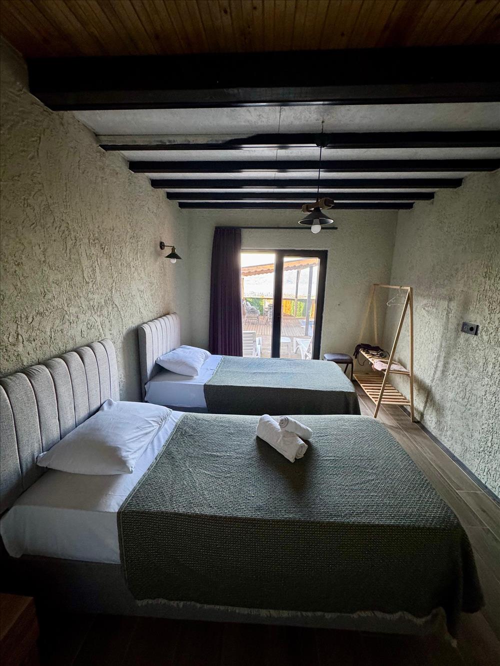 listing card gallery