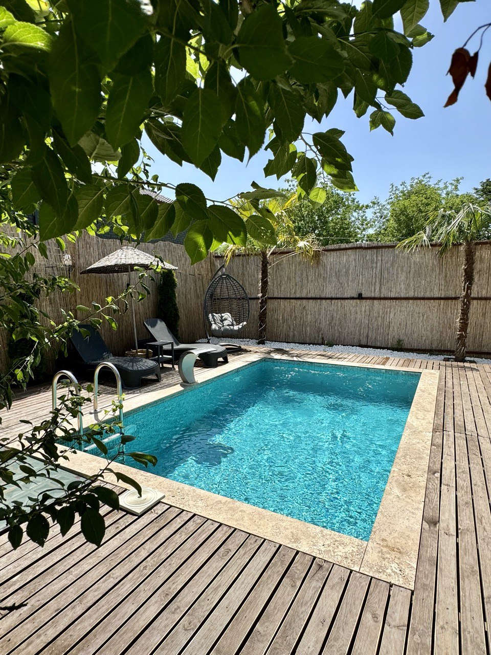 listing card gallery