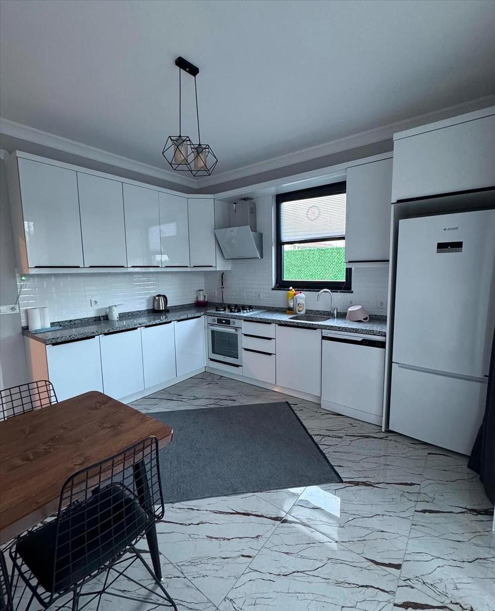 listing card gallery