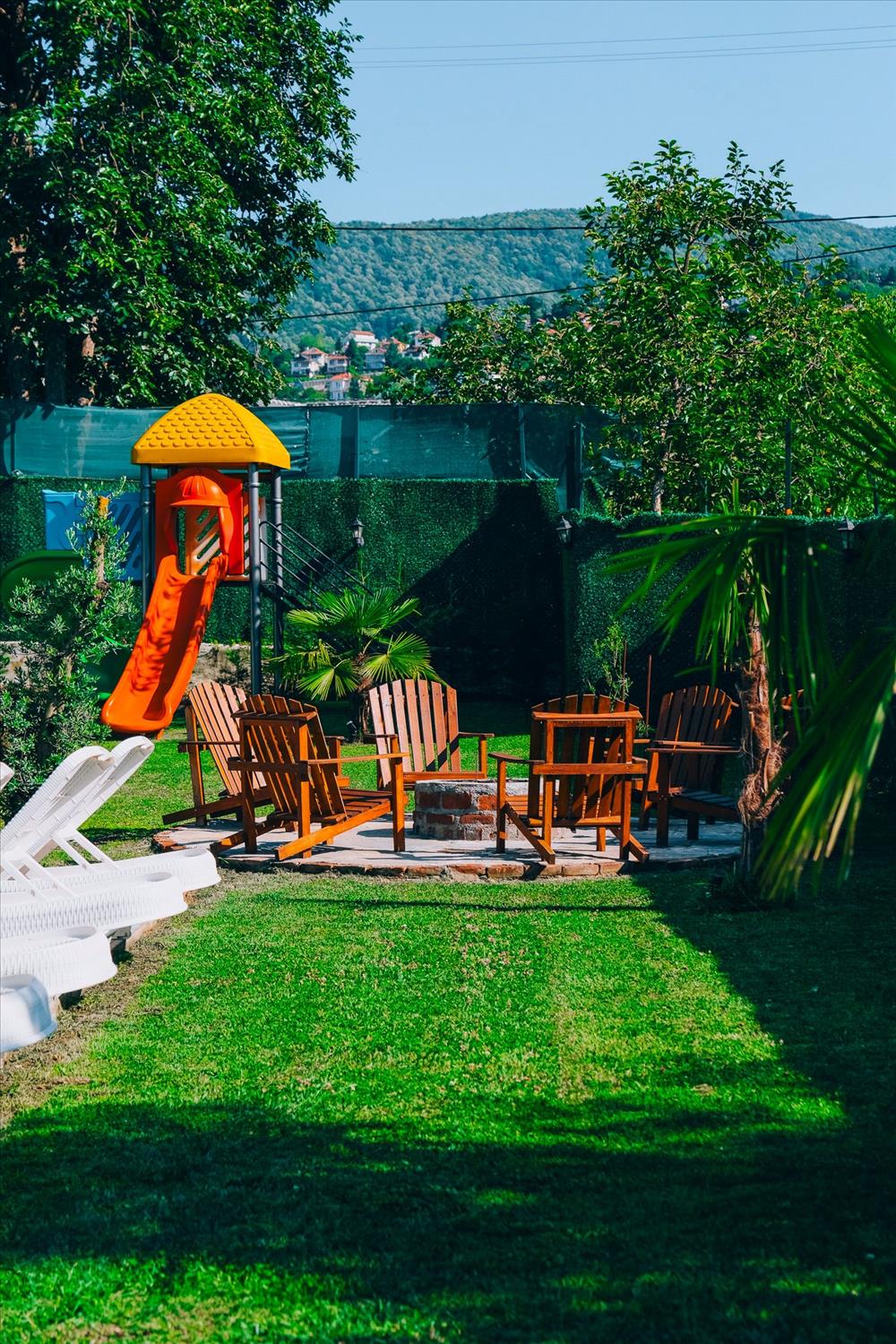 listing card gallery