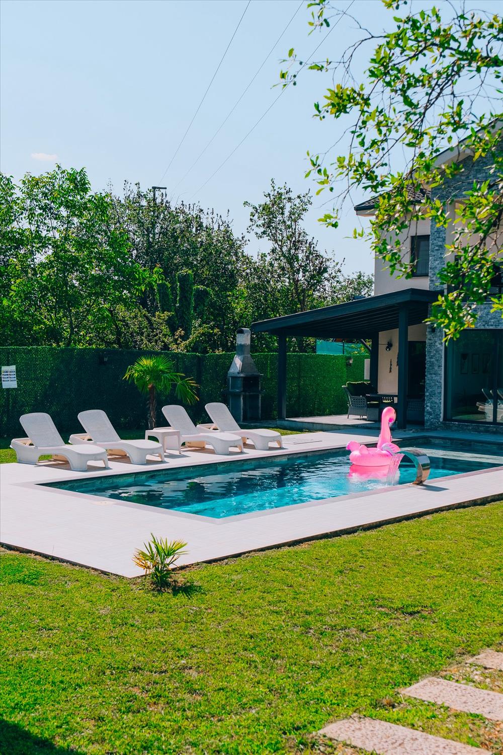 listing card gallery