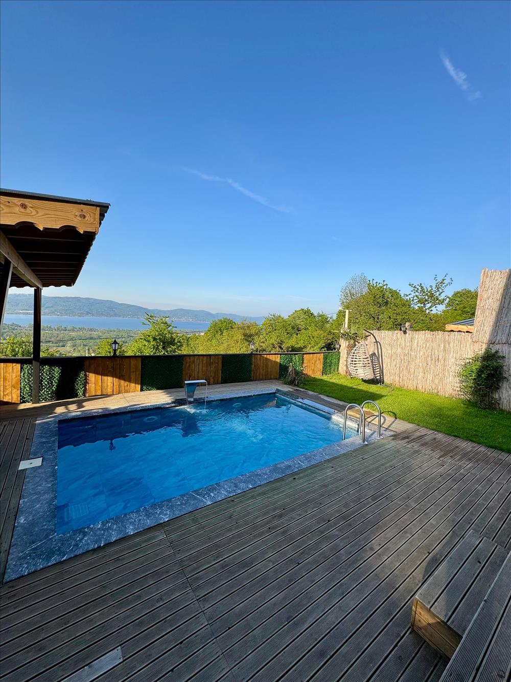 listing card gallery