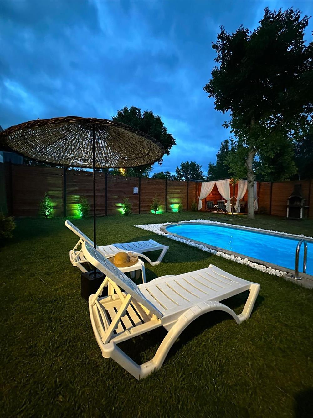 listing card gallery