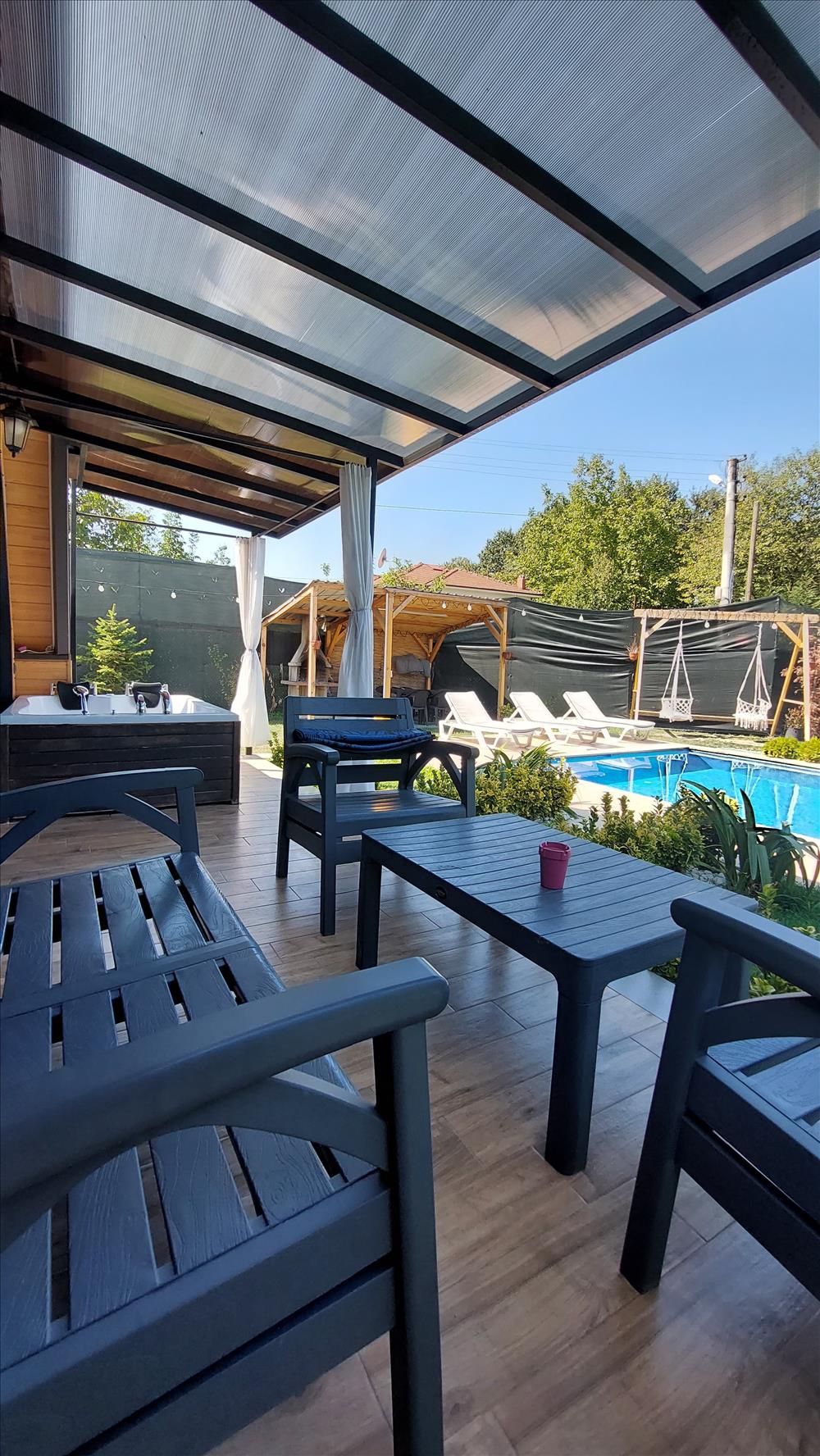 listing card gallery