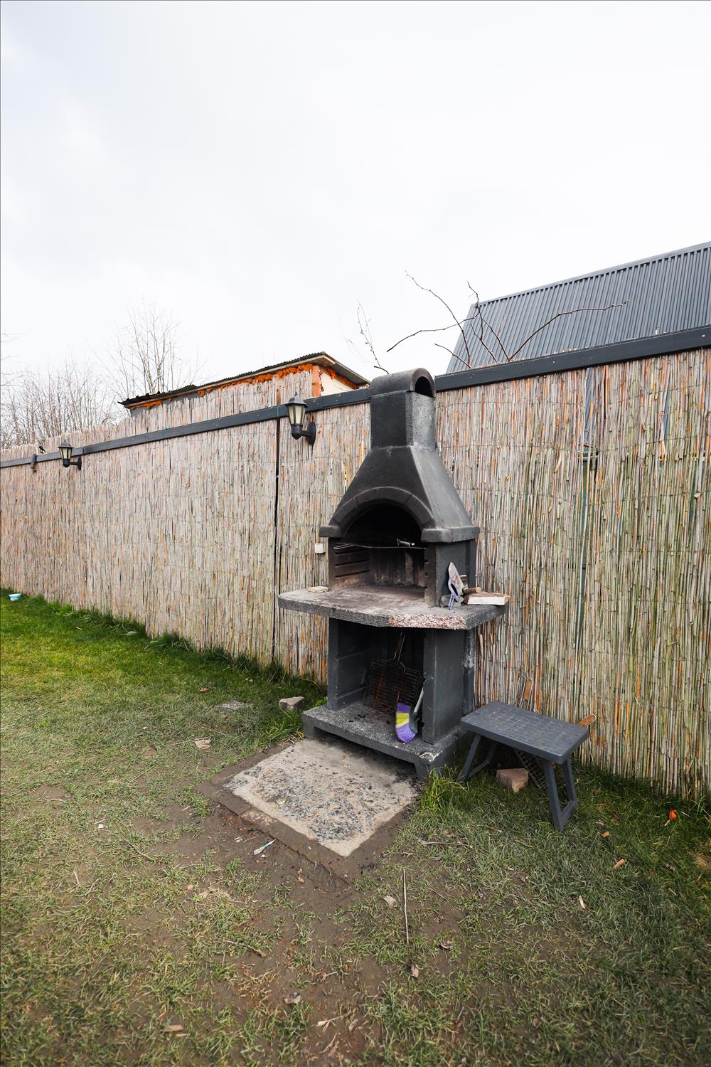 listing card gallery