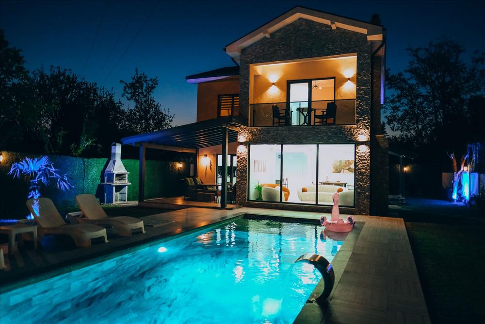 listing card gallery