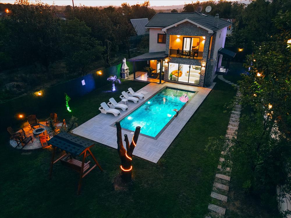 listing card gallery