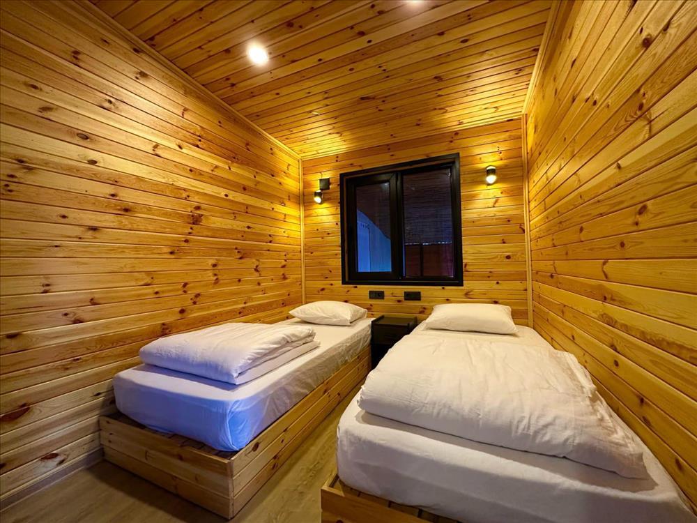 listing card gallery