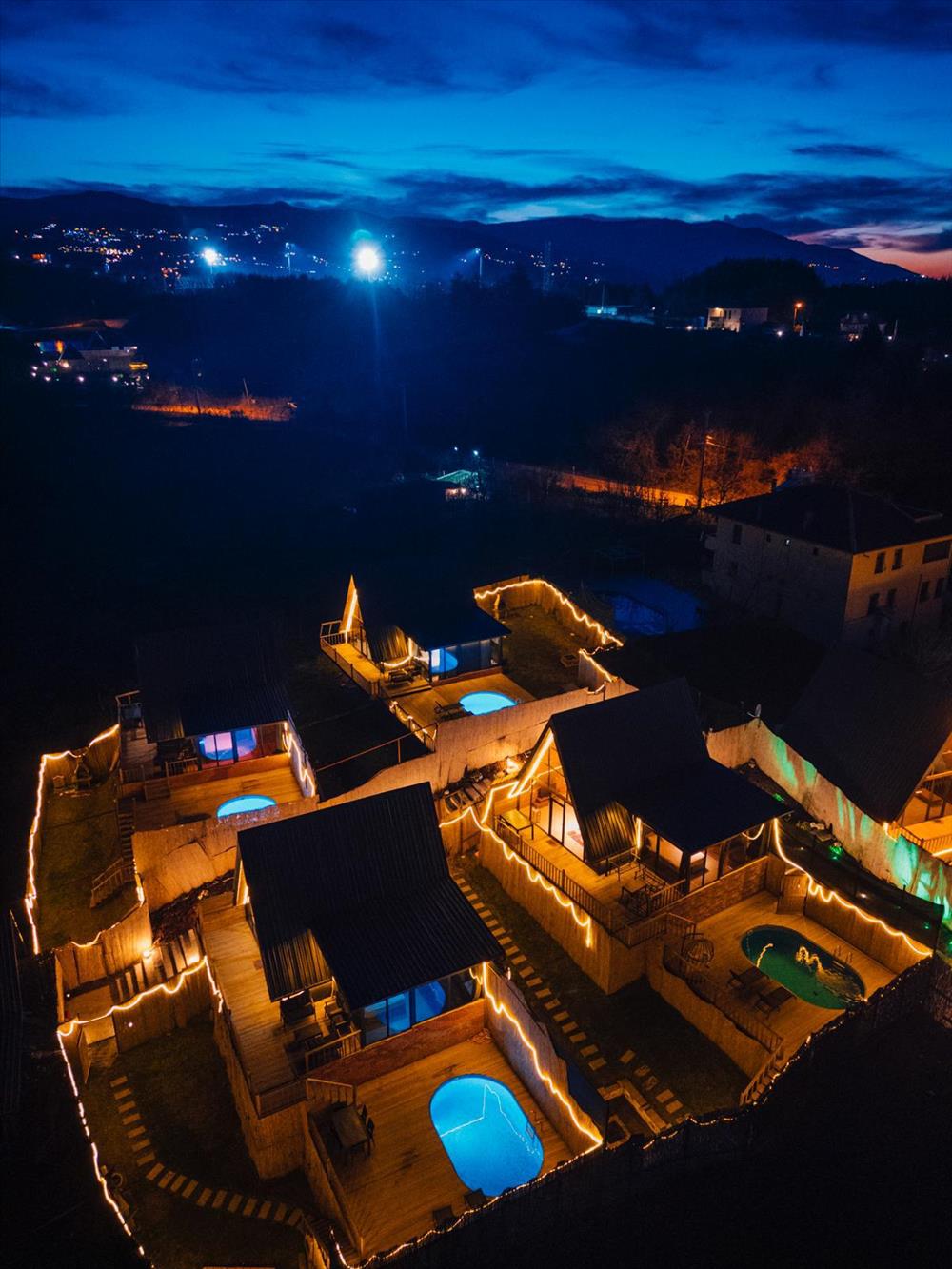 listing card gallery