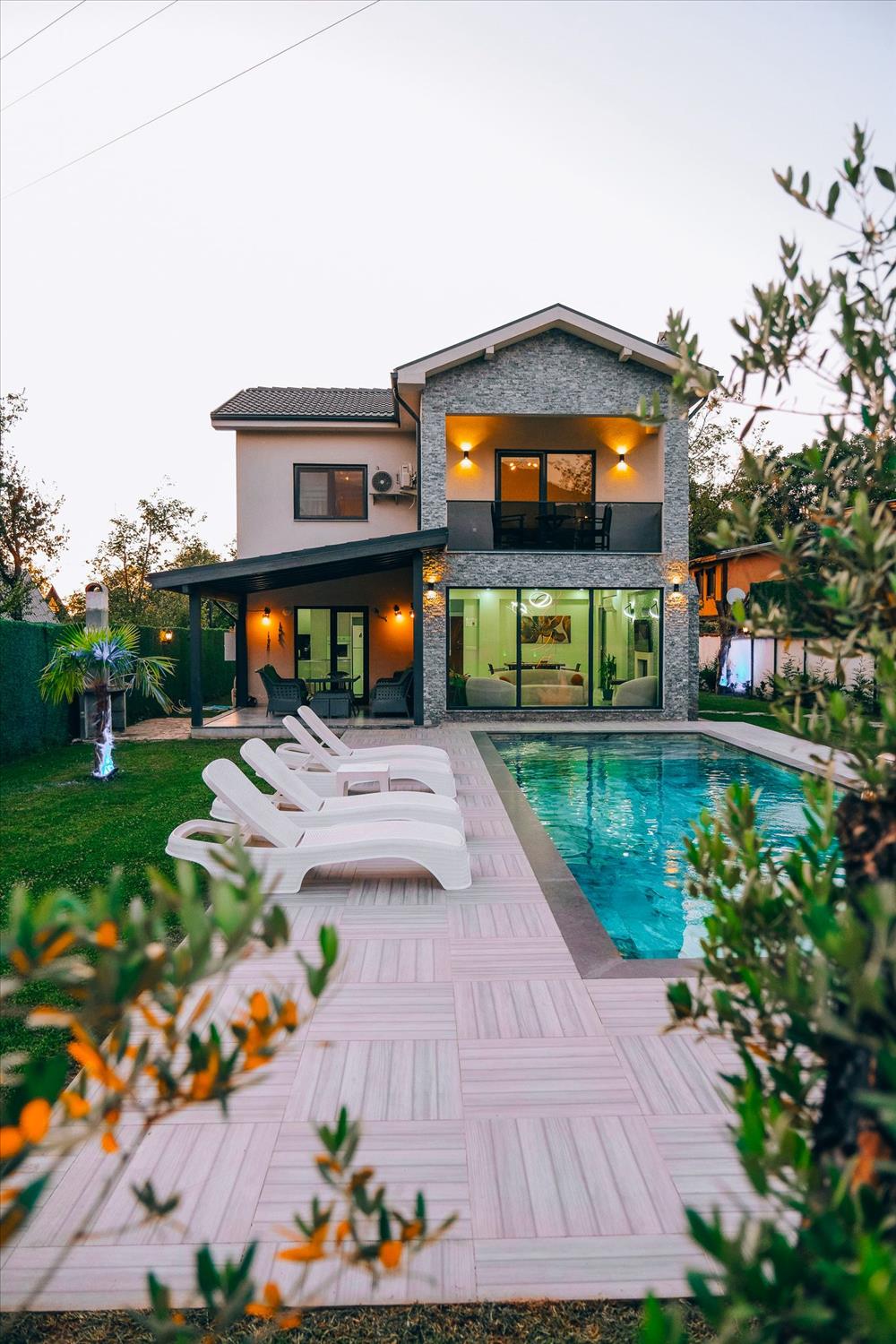 listing card gallery