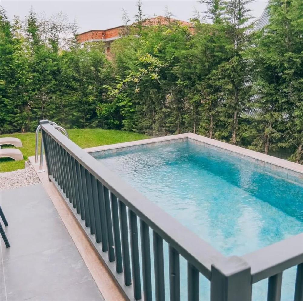 listing card gallery