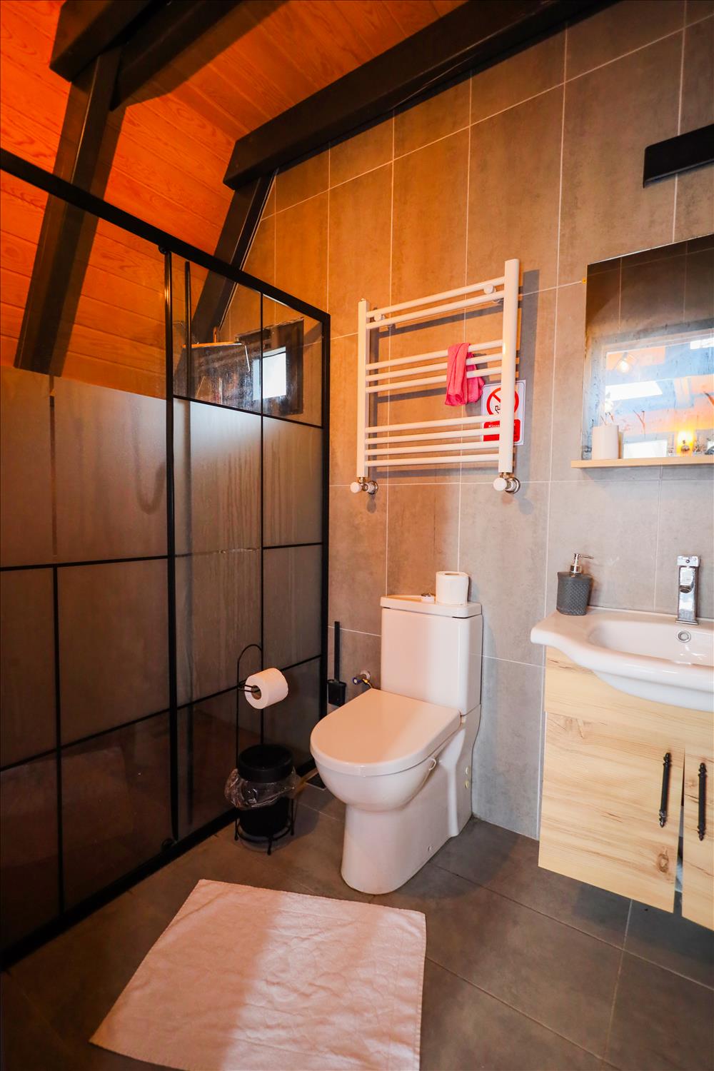 listing card gallery