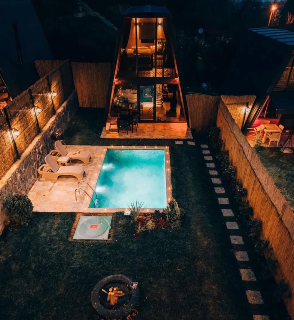 listing card gallery