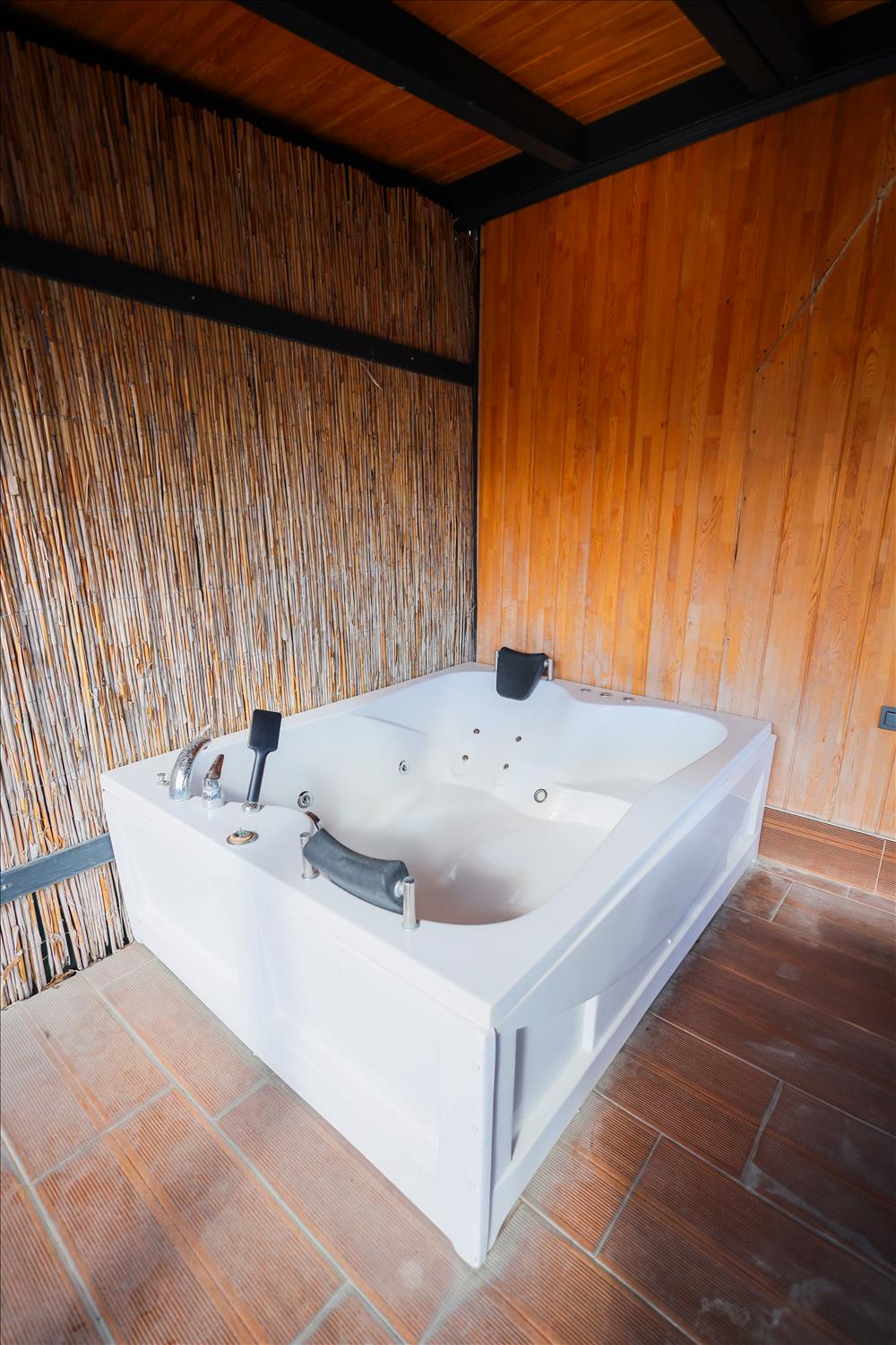 listing card gallery