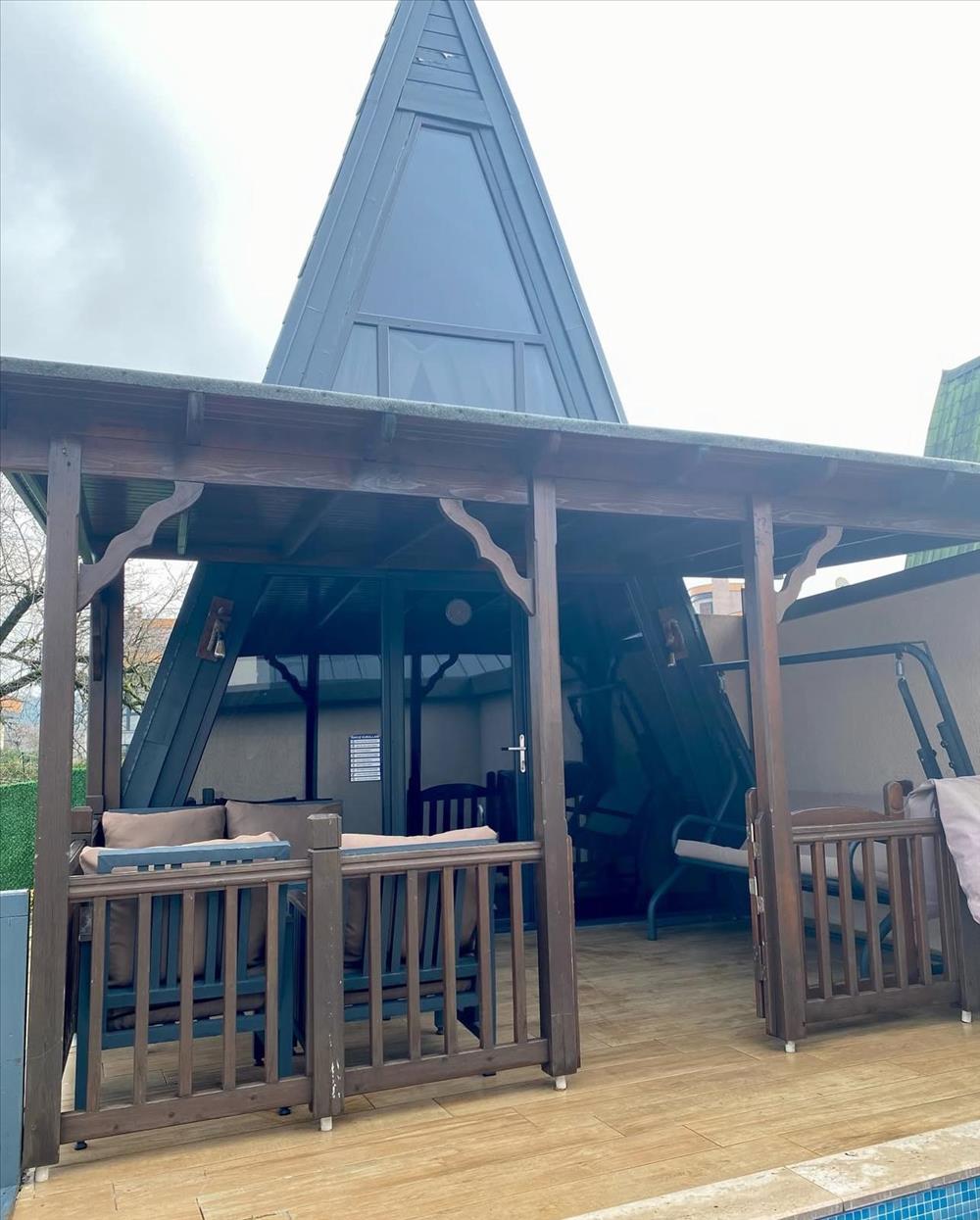 listing card gallery