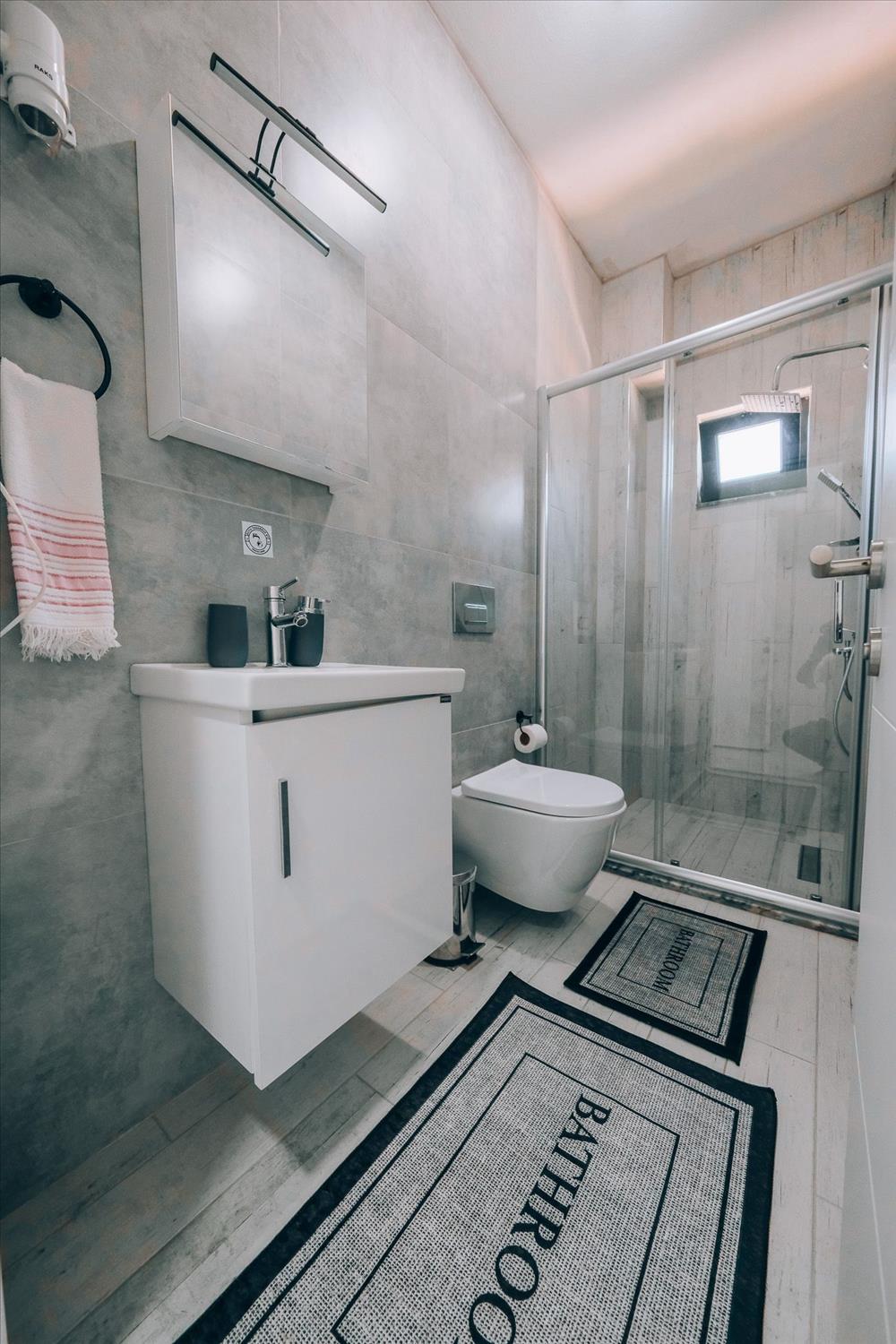 listing card gallery