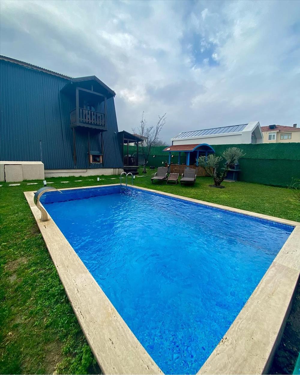 listing card gallery