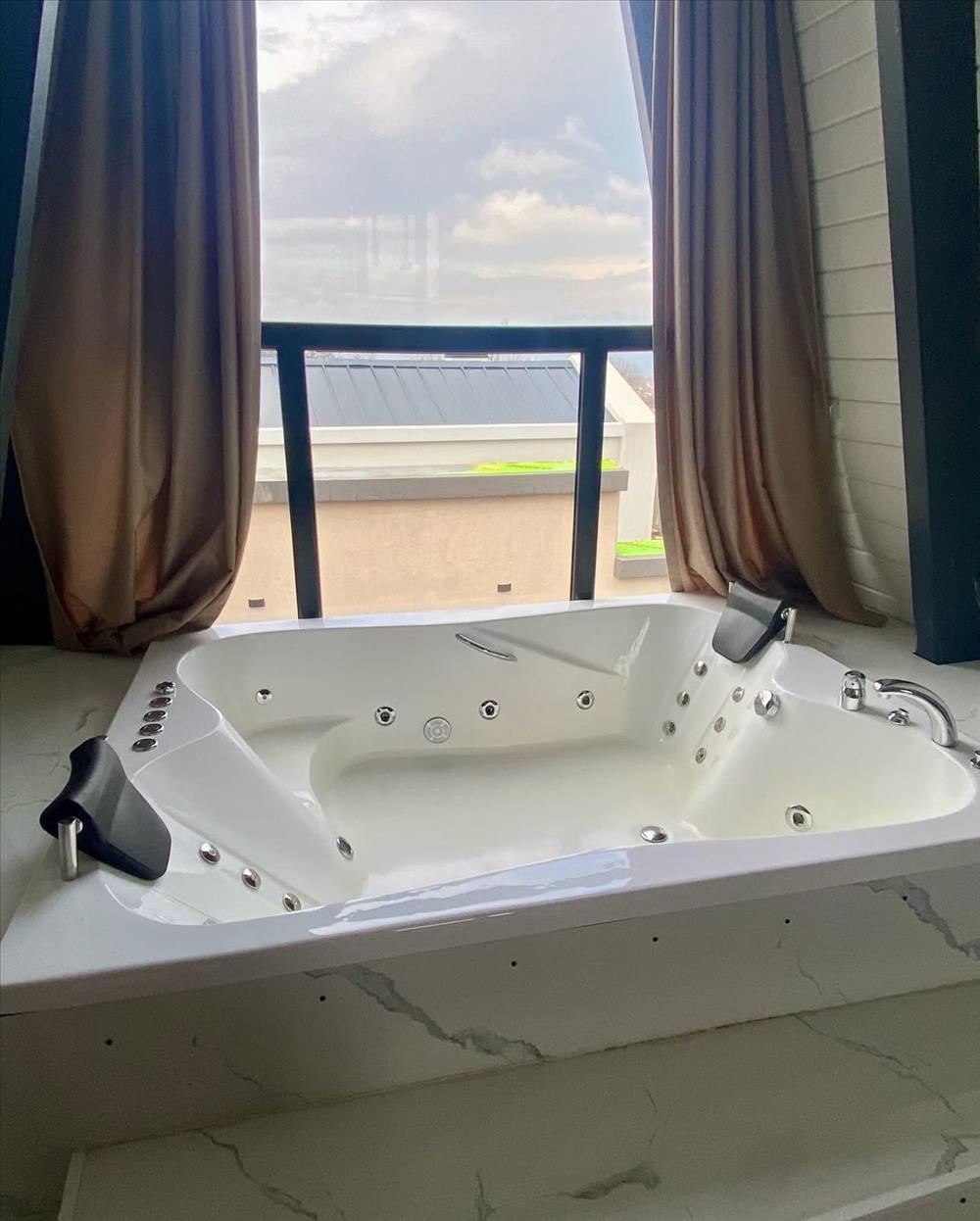 listing card gallery