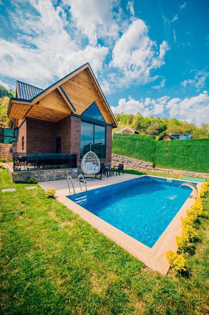 listing card gallery